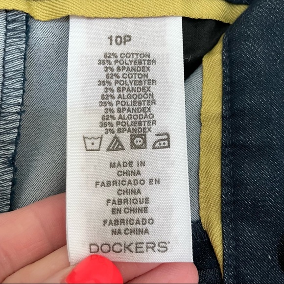 Dockers Collection Blue Mid-Rise Curvy Capri Pants. Size 10P - Picture 10 of 10